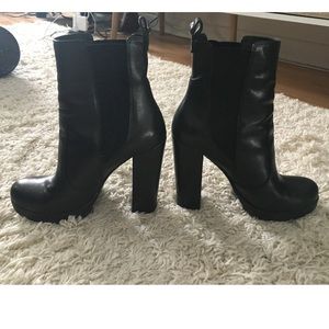 Vince Camuto Shoes - Vince Camuto Black leather boots/booties size 7 Vince Camuto Shoes - Vince Camuto Black leather boots/booties size 7